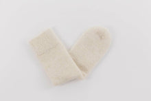 Load image into Gallery viewer, PAIRS ULTRA SOFT CREAM ALPACA BED SOCKS