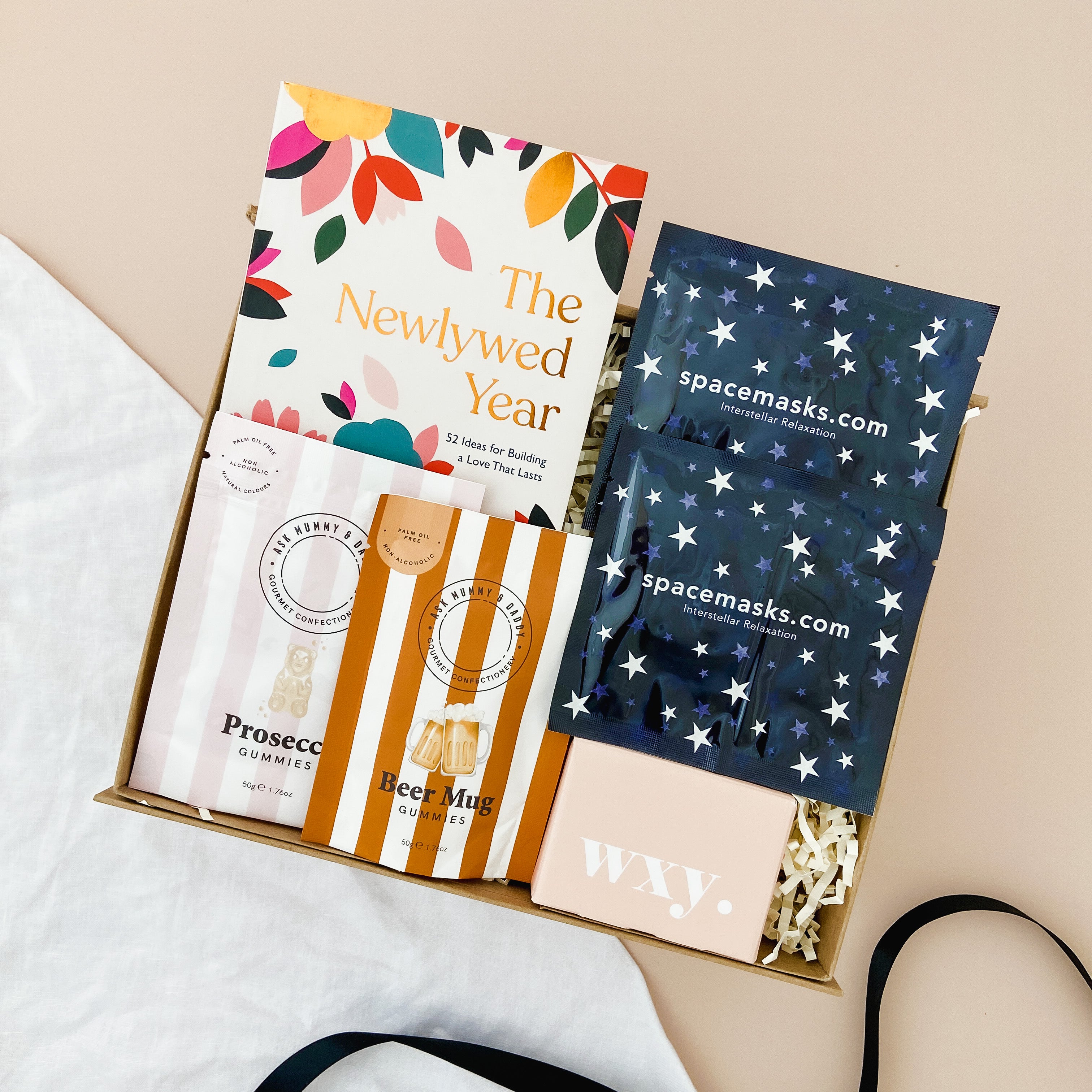 THE NEWLYWEDS GIFT BOX