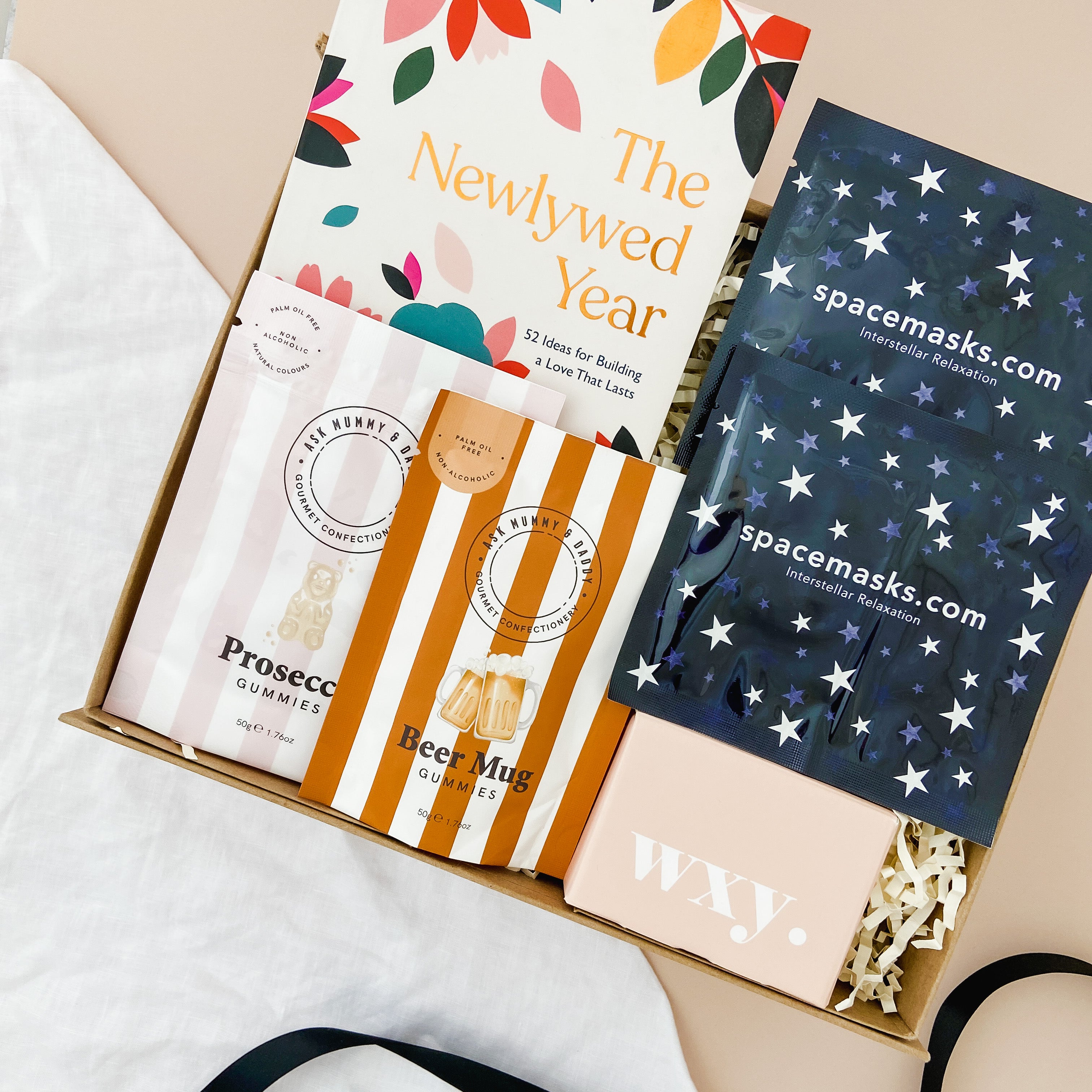 THE NEWLYWEDS GIFT BOX